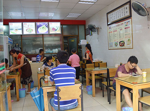 投資小吃店應(yīng)該如何開店？